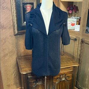 Loft Medium knit short sleeve zip front top or cover up